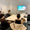 Mitten in der Diskussion: Bevor es um KI ging, musste das Team erst einmal klären, was Kreativität überhaupt bedeutet.